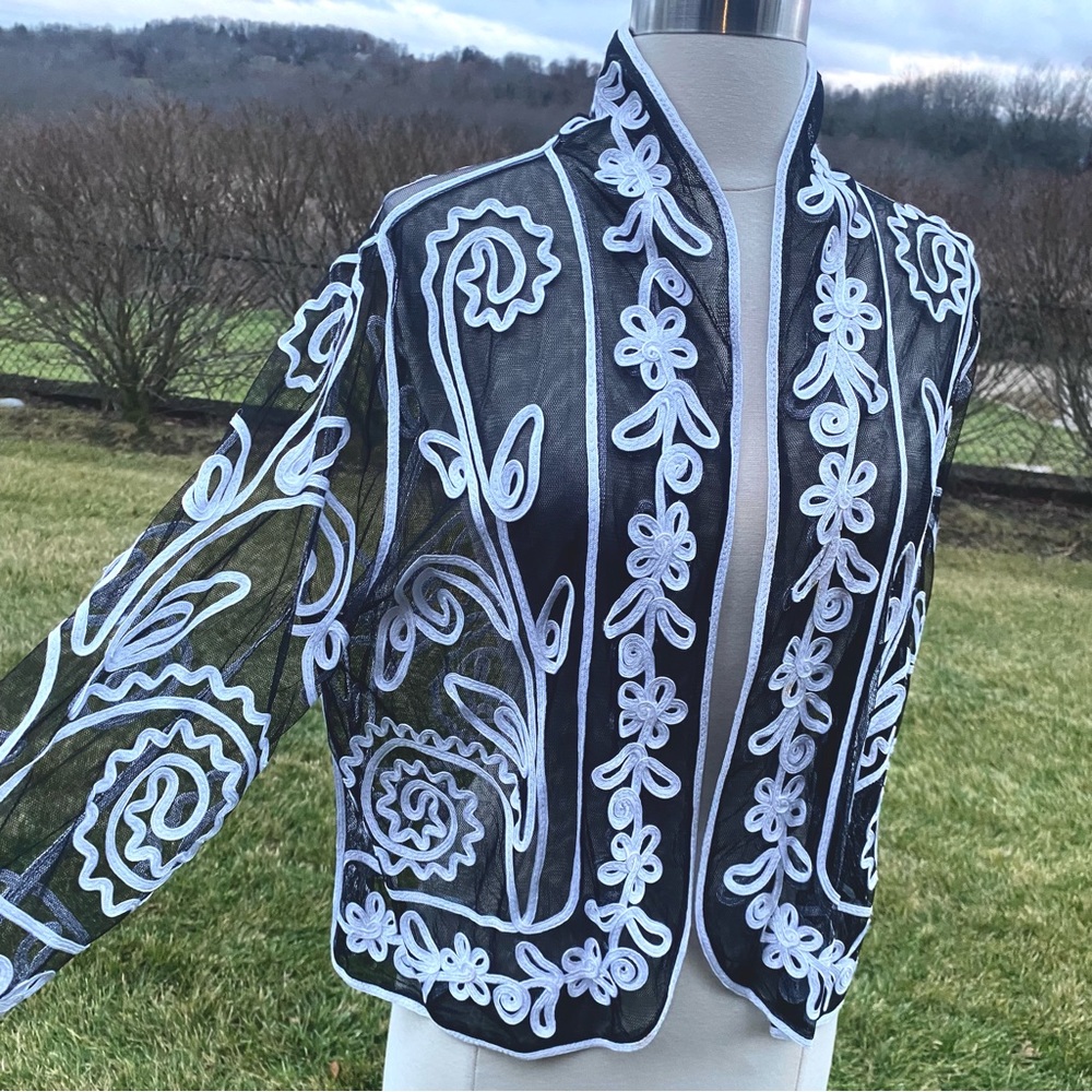 🌹HP🌹Travel Smith Woman’s Sheer Black Bolero Jacket with White Swirl Appliqués - Picture 4 of 14